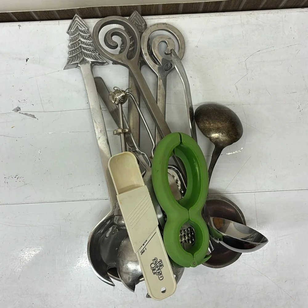 Lot of Kitchen Utensils Serving Spoons Ladle Pampered Chef Spoon Holiday Servers